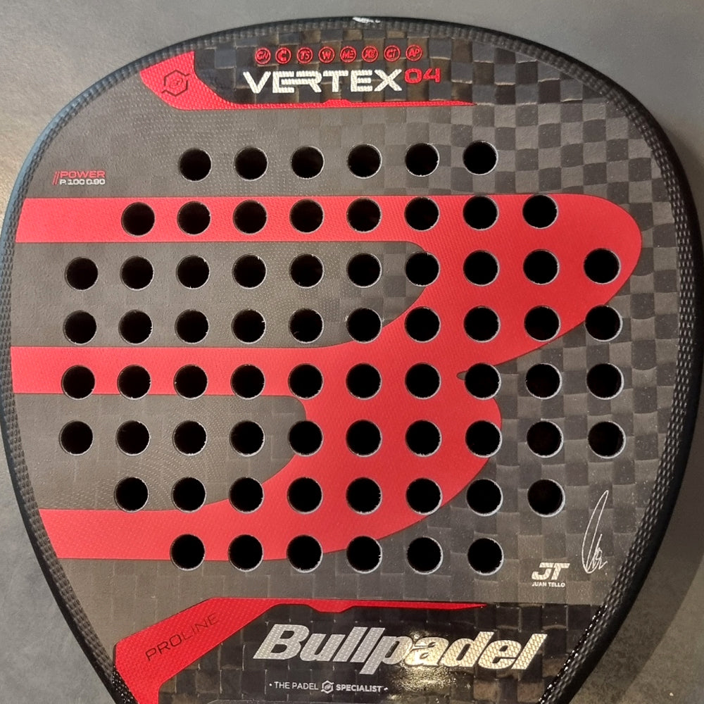 Bullpadel Vertex 04 en PROMO con mínimo detalle de pintura